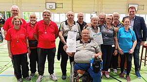 Die Gewinner des Klettgau-Pokal-Turniers (von links): Die Behinderten- und Freizeitsportgemeinschaft Hemsbach (dritter Platz), der BRS ...