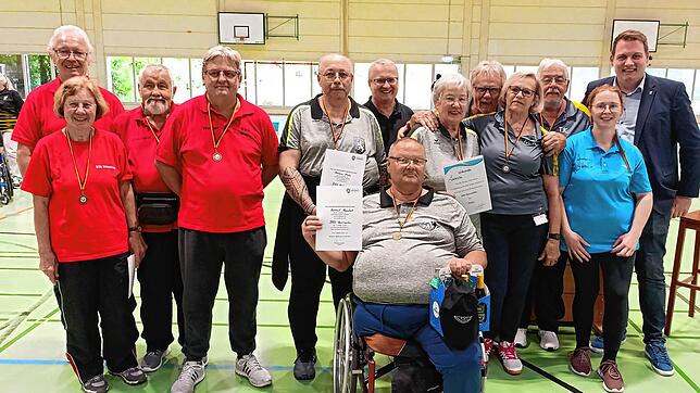 Die Gewinner des Klettgau-Pokal-Turniers (von links): Die Behinderten- und Freizeitsportgemeinschaft Hemsbach (dritter Platz), der BRS ...