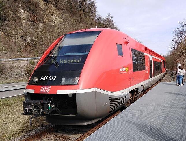 In Wutöschingen halten wieder moderne Personenzüge des öffentlichen Nahverkehrs.