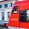 Die roten Triebwagen von DB Regio am ersten Betriebstag im Bahnhof von Stockach.