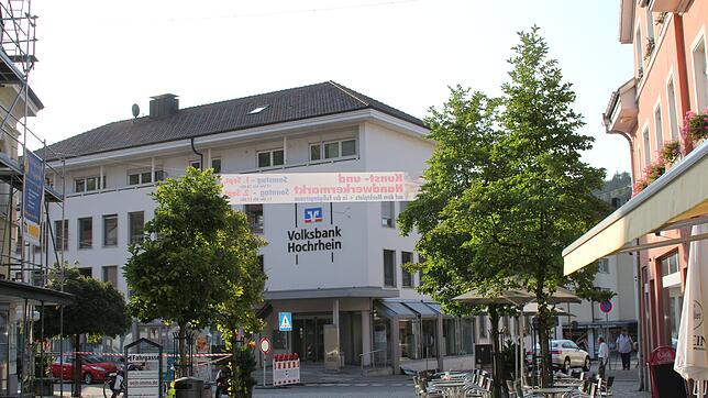 Neubau am Rande der Fußgängerzone: Die Volksbank Hochrhein plant an der Ecke Hauptstraße/Heckerstraße in Tiengener einen ...