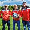 Nach über 45-jähriger erfolgreicher Tätigkeit als Trainer beendet Rainer Hoff (Bildmitte) jetzt seine sportliche Laufbahn. In den ...
