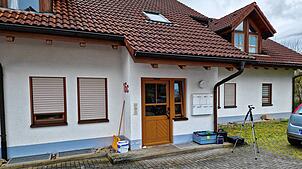 Hinter dieser Fassade ereignete sich die Familientragödie. Das Bild entstand direkt nach der Tat.
