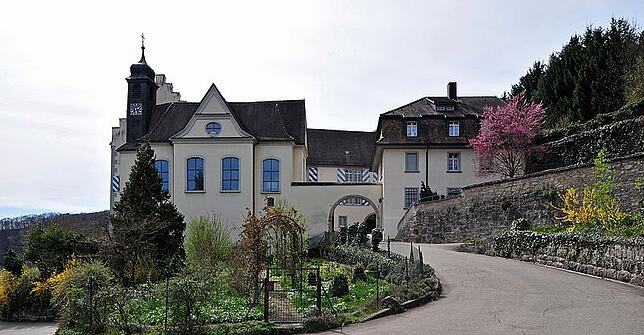 Das Kloster Marienburg in Ofteringen ist vor allem für die ewige Anbetung bekannt, die hier seit 1862 praktiziert wird.