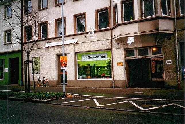 So sah der erste Taffelladen 1999 in der Ekkehardstraße in Singen aus. Heute gibt es fünf Tafeln im ganzen Landkreis.