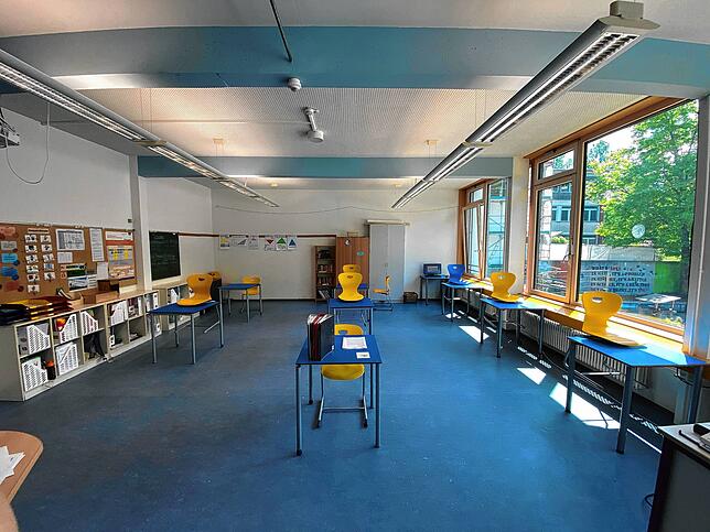 Nur noch acht Schüler werden in diesem Klassenzimmer in der Sommertalschule in Meersburg unterrichtet, sonst könnte der Mindestabstand ...