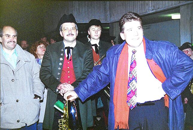 Bild 22: Gedächtnis der Region: Bilder von dem Abend 1993, an dem Rainer Stolz zum Bürgermeister wurde