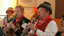 Für den musikalischen Rahmen beim Narrenfrühschoppen sorgen die Musikerinnen und Musiker der Stadtkapelle Meßkirch. Bilder: Heinrich Sturm