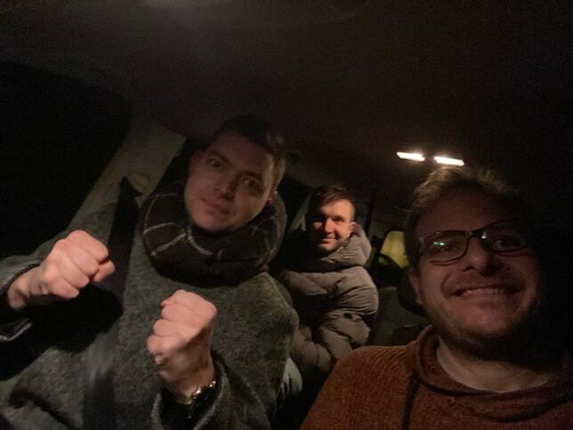 Auf dem Weg nach Warschau: Illia Kravchenko, Andrius Pamorskis und Manuel Wagner (von links) hoffen darauf, dass alles gut geht.