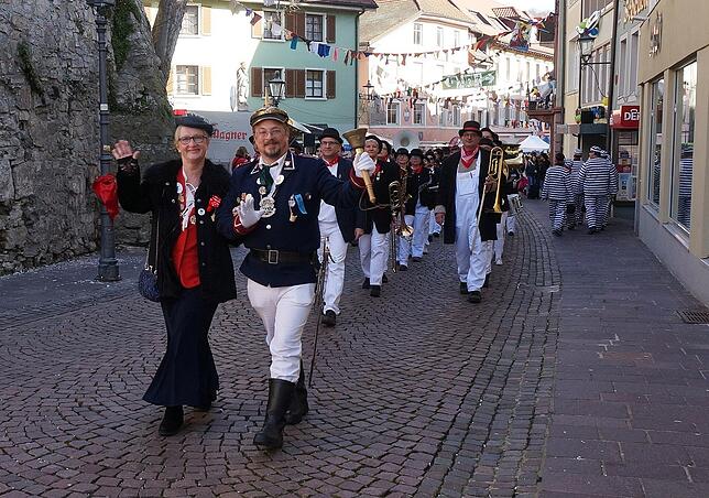 Bild 27: Höchststrafe für die rote Rita: Bilder vom Tiengener Narrengericht