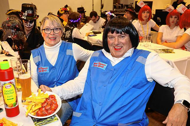Bild 13: Narren und Mäschgerle strömen ins Konzil &ndash; Sie alle sind bei der SWR-Fernsehfasnacht dabei