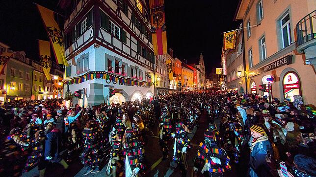 Wehmütig mussten sich die Narren auch zur Fasnet 2022 von Großveranstaltungen verabschieden, wie hier dem Hänselejuck, fotografiert ...