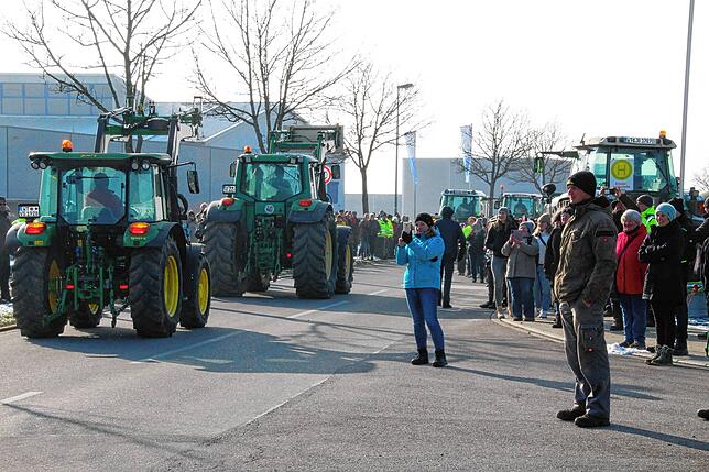 Bild 12: Korso mit 450 Fahrzeugen und Abschlusskundgebung &ndash; Das sind die Bilder