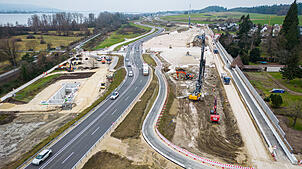 Die Baustelle bei Hegne im Dezember 2024: Dort wird noch immer der Boden „ausgepresst“, damit an dieser Stelle ab 2029 ein Tunnel gebaut ...