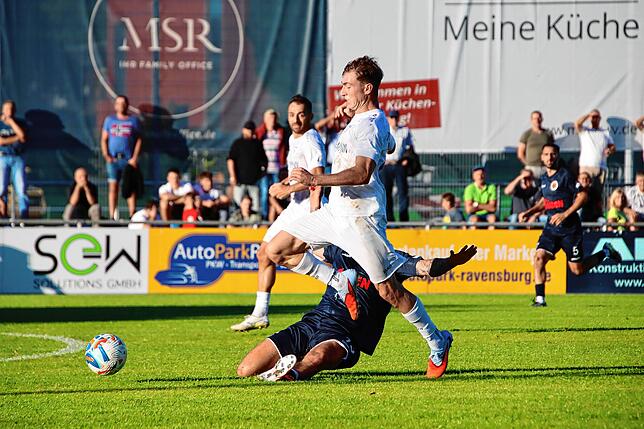 Bild 12: Fünf Tore und viele Zweikämpfe: Unsere Bilder des Oberliga-Duells zwischen Ravensburg und Singen