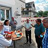 Bei einem spontanen Treffen zur Fairen Woche vor dem Murger Weltlädeli (von links): Georg Kirschbaum, Rita Schwarzelühr-Sutter, Herbert ...
