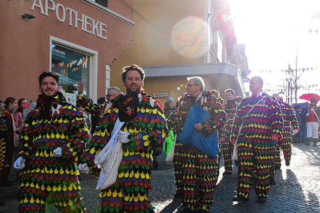 Bild 17: Fasnachts-Auswerfen und Narrenbaumstellen: Bilder des Hochrhein Narrentreffens in Tiengen (Teil 2)