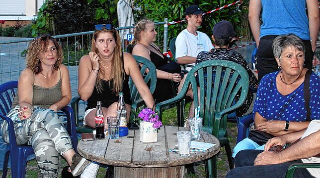 Beliebter Treffpunkt beim Dorffest: die Café-Lounge