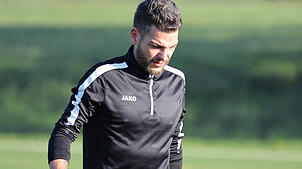 Trainer Sven Benno und der FC Uhldingen haben sich mit dem 3:2 über den SV Mühlhausen