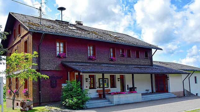 Idyllisch gelegen: Das neue Rathaus in Oberibach. Am 23. März 2025 sind die Ibacher Bürgerinnen und Bürger aufgerufen, einen neuen ...