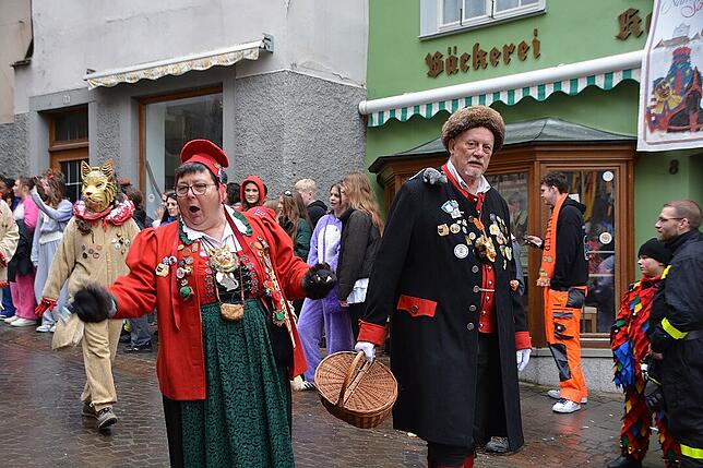 Bild 17: Meersburg im Fasnetsfieber: 1.800 Hästräger ziehen durch die Altstadt – Bilder!