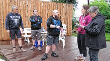 Sie proben für das Freilufttheater-Luststück „Der Grillclub mit dem roten Auto“ (von links) Bernd Wullich, Patrick Scherer, Julian ...