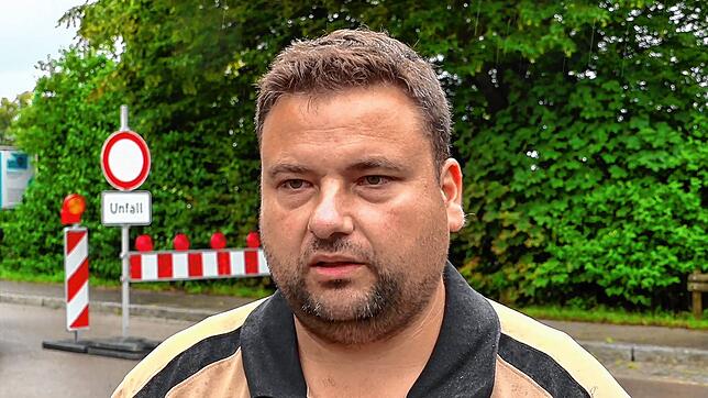 Landwirt Johannes Figel gibt ein Statement vor einer TV-Kamera ab. Figel war nach eigenen Angaben als Ersthelfer nach dem tödlichen ...
