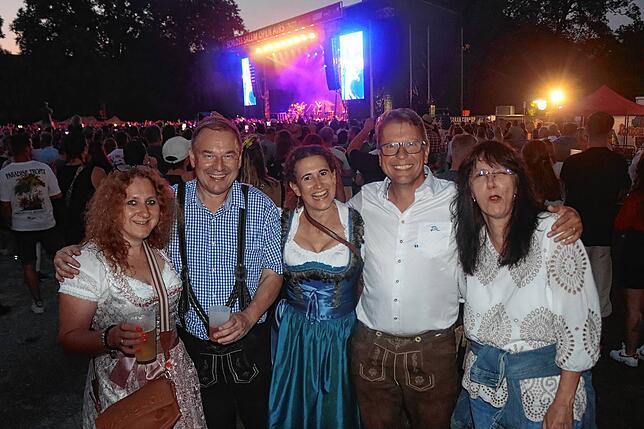 Bild 25: Bilder der großen Party mit den Fäaschtbänklern im Salemer Schlosspark