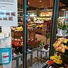 Während manche Kunden vorsorglich haltbare Produkte in großen Mengen einkaufen, sorgt auch der Schmidt&lsquo;s Markt in St.&nbsp;Blasien ...