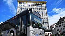 Ein Stadtbus an der Kreuzung Metzquartier: Ab 2024 dürften nicht nur Dieselbusse zur Flotte gehören.