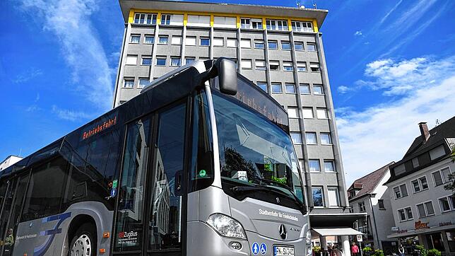 Ein Stadtbus an der Kreuzung Metzquartier: Ab 2024 dürften nicht nur Dieselbusse zur Flotte gehören.