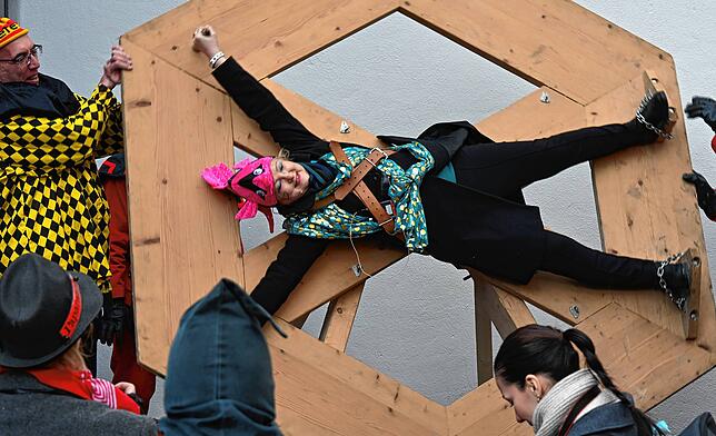 Bild 1: CDU-Politikerin vor dem Tienger Narrengericht – exklusive Bilder!