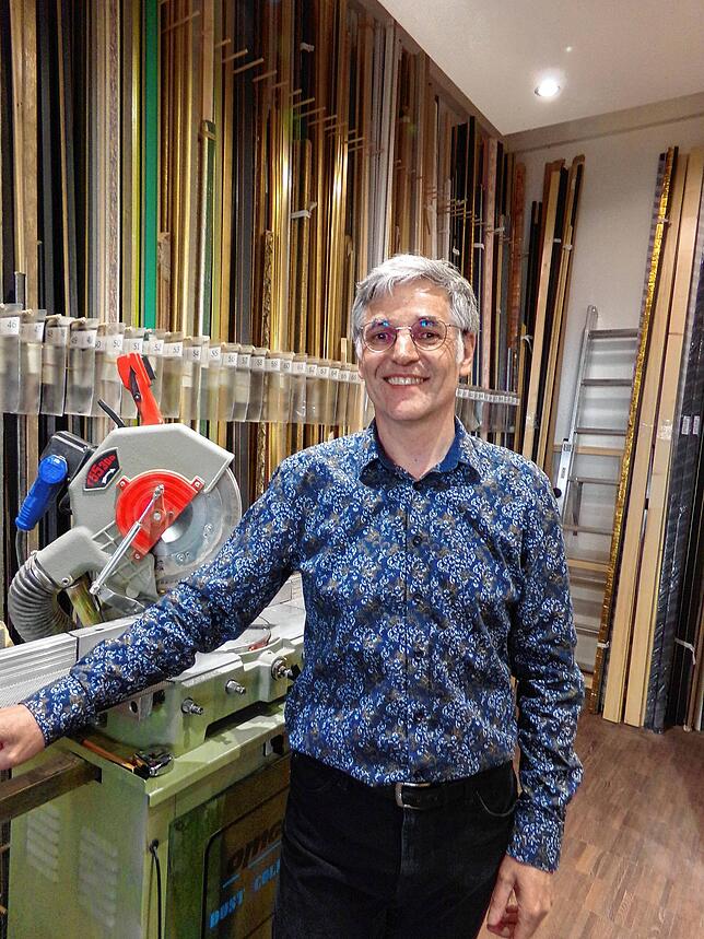 Der Gewerbeverein-Vorsitzende Stefan Baur hat sein Atelier direkt gegenüber der Engstelle.