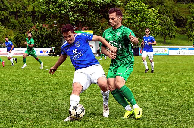 Bild 15: Der TSV Aach-Linz kantert Spfr Owingen-Billafingen 7:0 nieder. Wir waren mit der Kamera dabei.
