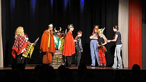 Im Showdown treffen Protagonisten aus unterschiedlichsten Genres aufeinander – sie alle füllen ihre Rollen mit Bravour aus. Foto: ...
