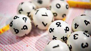 Eine Lotto-Spielerin aus Baden-Württemberg hatte das richtige Händchen und räumte einen Millionengewinn ab.