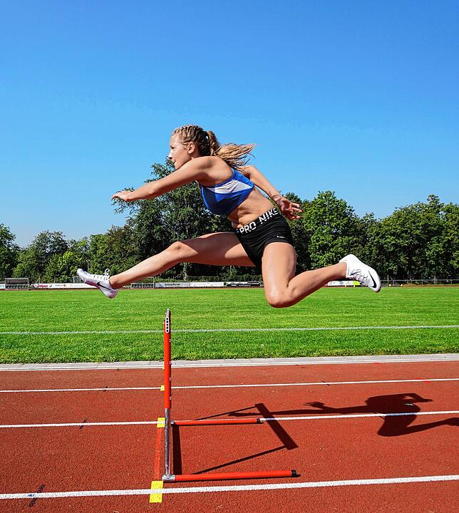Top drei: Simea Thanei (17) vom TV Wehr eilte 2020 auf der 100 Meter-Distanz mit der drittbesten Zeit (14,69 s) in Baden über die Hürden.