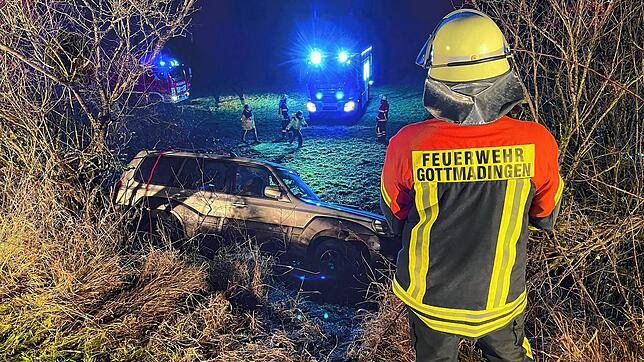 Ein tragischer Verkehrsunfall ereignete sich Ende November am Fuße des Hohentwiels. Ein Fahrer wurde von seinem Auto mitgeschleift. Er ...