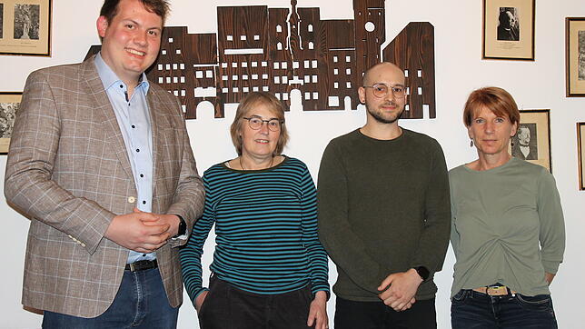 Zu Gast bei der Hauptversammlung der Grünen des Ortsverbandes Waldshut-Tiengen war Niklas Nüssle (links). Daneben der neu gewählte ...