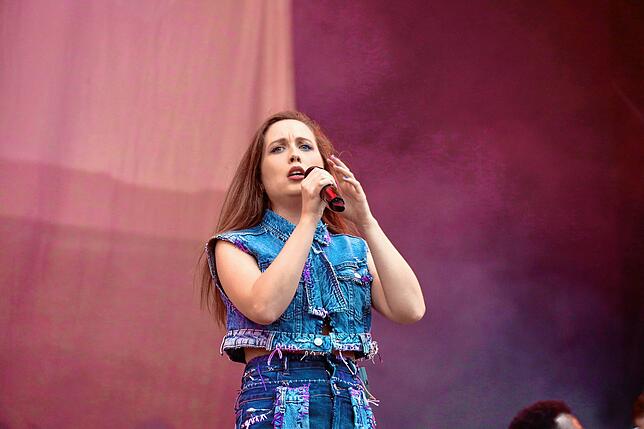 Bild 1: Die besten Bilder vom Auftritt von Alice Merton auf dem Southside 2024