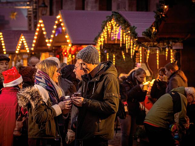 Romantische Stimmung und Glühwein locken die Besucher (Archivbild von 2021).