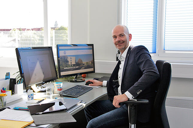 Anfang September bezieht der neue Schulleiter Zoran Josipovic am Gymnasium am Deutenberg sein Container-Büro. Vier Schulstunden pro ...