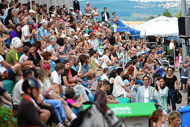 Bild 18: Der Turniersamstag beim Fest der Pferde sorgte endlich für volles Haus