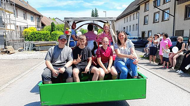 Bild 10: Großer Festumzug am Gmeindshus Oberlauchringen