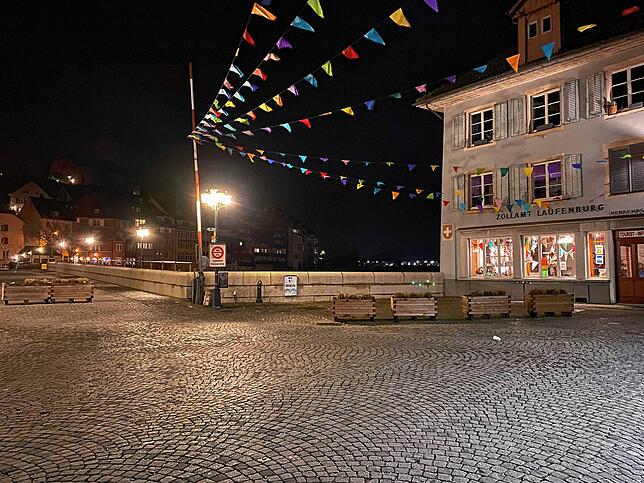 Ruhe auf der Laufenbrücke: Hier wo sich sonst die Fasntbächtler tummeln, war es am Freitagabend ungewöhnlich still.