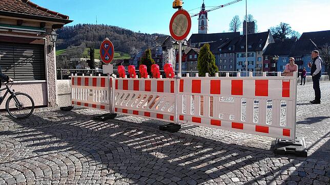 Zu den vielen Maßnahmen, die in Laufenburg wegen der Corona-Pandemie ergriffen wurden, gehört auch die Sperrung der Laufenbrücke.