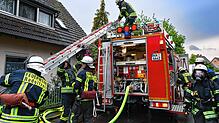 Schnell wieder alles einpacken: Bei einer Feuerwehrübung in Böhringen wurden die Einsatzkräfte zu einem echten Einsatz gerufen.