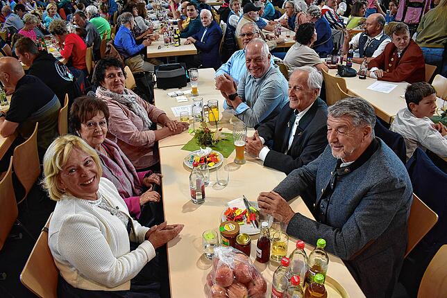 Bild 14: Das 62. Erntedankfest in Berau wurde traditionell von der Trachtenkapelle Berau veranstaltet