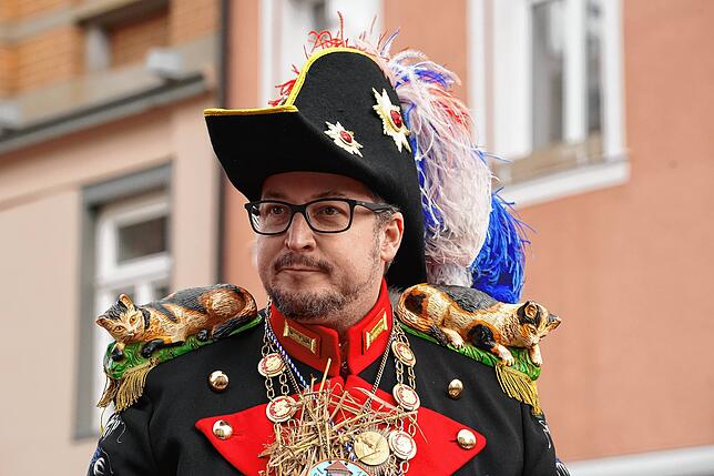 Bild 13: Schlussappell der Katzenmusik am Latschariplatz
