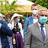 Maskenmode am Baden-Württemberg-Tag in Radolfzell: Vorne weg inspizieren OB Martin Staab (links) und Innenminister Thomas Strobl die ...